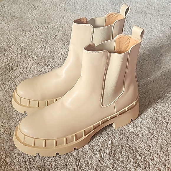 PRETTYLITTLETHING WOMAN'S BOOTS - Picture 2 of 7